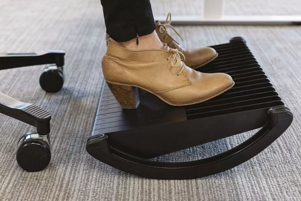 Repose-pieds ergonomique et dynamique Dopio - Confort au poste de travail