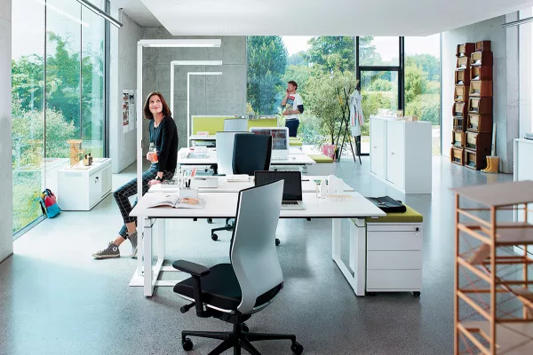 Lampadaire Lavigo pour éviter les éblouissements et la fatigue visuelle au bureau