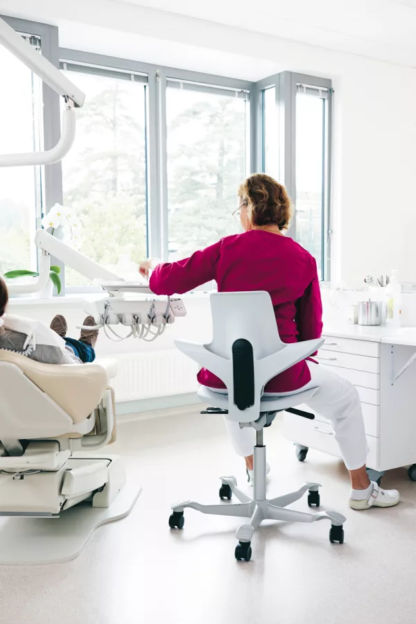 Siège Capisco Puls contre les douleurs musculaire en position assise