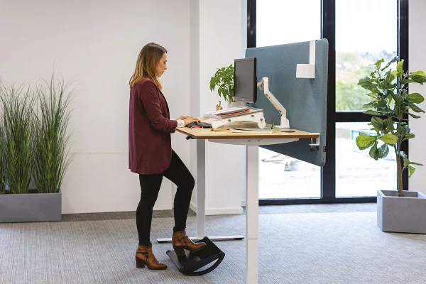 Repose pieds ergonomique et dynamique Dopio - Prévenir les douleurs et engourdissements aux jambes - Matériel de bureau pour votre confort