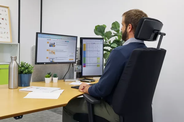 Astor - Fauteuil de bureau - Assise confortable - Dossier avec mousse injectée